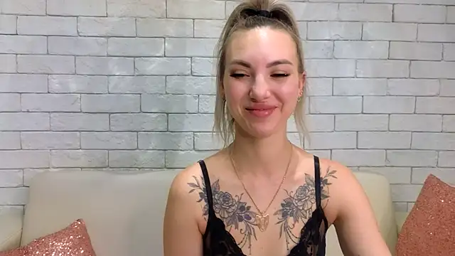 Snapshot of MiaMinx chatting on February 6, 2025, 1:49 am MiaMinx online show from February 6, 2025, 1:49 am