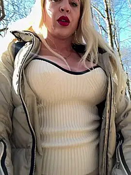 Snapshot of Kate-monroe chatting on March 19, 2025, 12:45 pm Kate-monroe online show from March 19, 2025, 12:45 pm