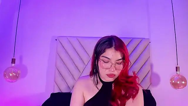 EmmaSwift  online show from March 30, 2026, 1:06 am