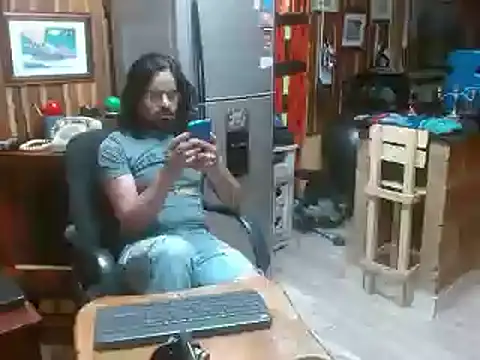 Snapshot of Dr_Pocholate84 chatting on January 5, 2025, 4:04 am Dr Pocholate84 online show from January 5, 2025, 4:04 am