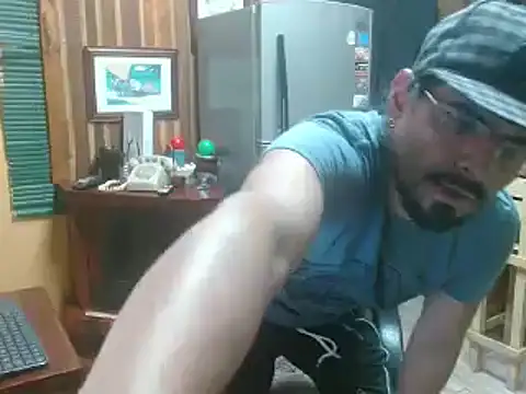 Snapshot of Dr_Pocholate84 chatting on January 10, 2025, 1:21 am Dr Pocholate84 online show from January 10, 2025, 1:21 am