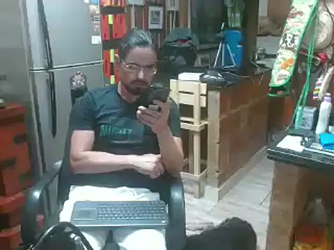 Snapshot of Dr_Pocholate84 chatting on January 12, 2025, 12:28 am Dr Pocholate84 online show from January 12, 2025, 12:28 am