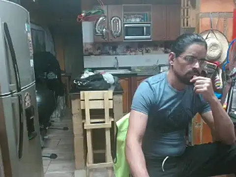 Snapshot of Dr_Pocholate84 chatting on February 15, 2025, 3:20 am Dr Pocholate84 online show from February 15, 2025, 3:20 am