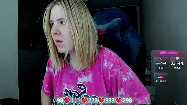 Olivia Munk online show from April 16, 2026, 3:51 am