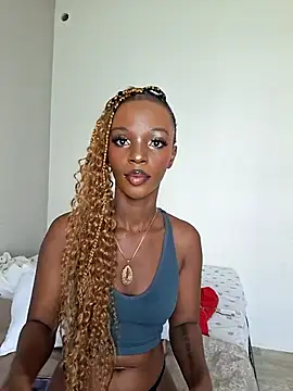 Kamdollie online show from November 28, 2025, 7:22 am