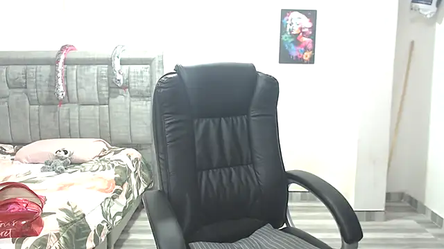 LAURA CRAIZY online show from January 10, 2026, 3:08 am