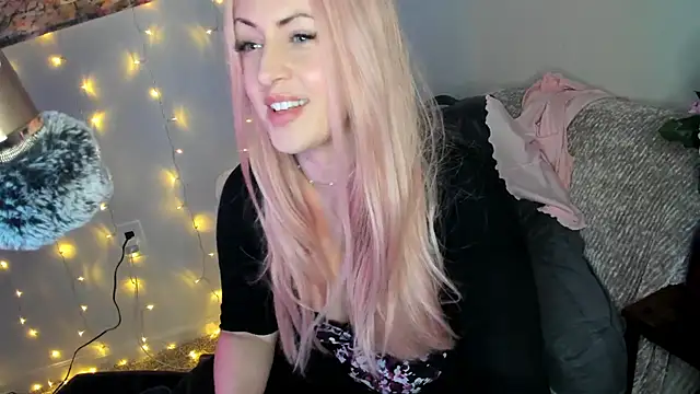 Snapshot of lovejulietxo chatting on December 3, 2024, 5:09 am lovejulietxo online show from December 3, 2024, 5:09 am