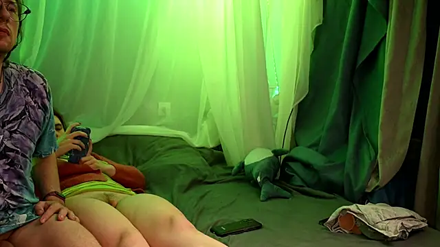 Snapshot of Claudia_and_elon_ chatting on September 29, 2025, 12:16 am Claudia and elon  online show from September 29, 2025, 12:16 am