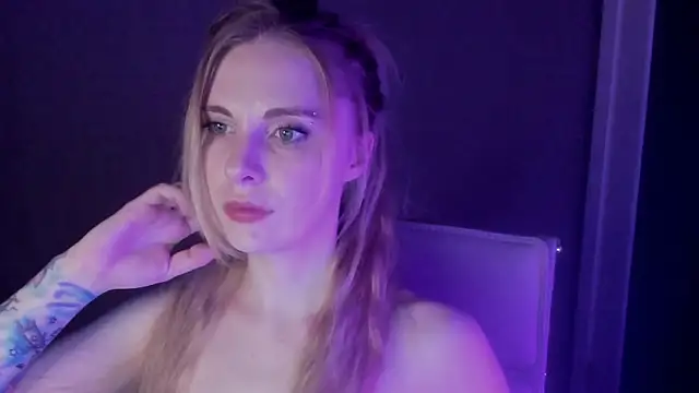 Snapshot of Aqualen chatting on March 19, 2025, 9:37 pm Aqualen online show from March 19, 2025, 9:37 pm