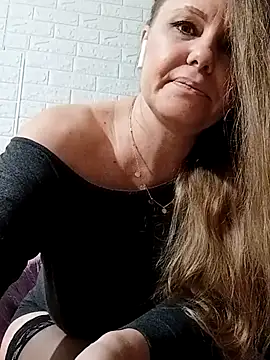 Snapshot of SexyMichellexo chatting on October 25, 2025, 11:32 pm SexyMichellexo online show from October 25, 2025, 11:32 pm