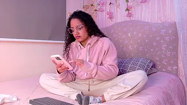 DAHLIA BROWNIE online show from February 21, 2026, 4:24 am