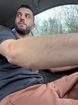 ElChapoGuzman95 online show from April 9, 2026, 7:25 am