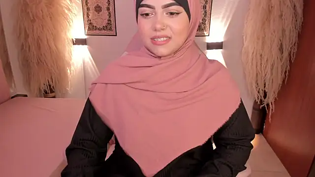 Snapshot of shayla_18 chatting on December 17, 2024, 6:42 pm shayla 18 online show from December 17, 2024, 6:42 pm