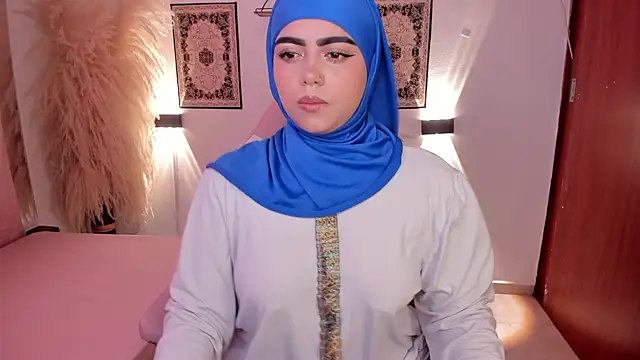 Snapshot of shayla_18 chatting on December 23, 2024, 5:54 pm shayla 18 online show from December 23, 2024, 5:54 pm