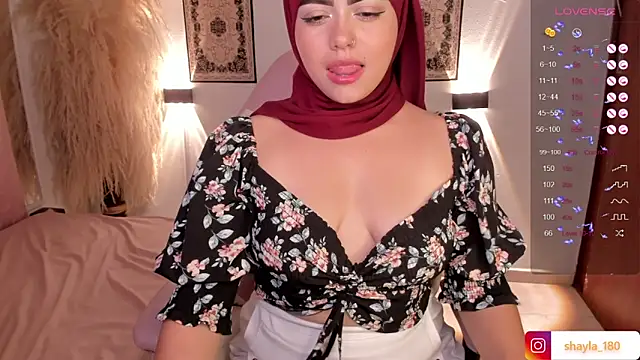 Snapshot of shayla_18 chatting on February 11, 2025, 11:01 pm shayla 18 online show from February 11, 2025, 11:01 pm