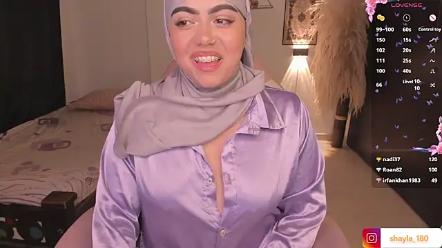 Snapshot of shayla_18 chatting on March 6, 2025, 12:00 am shayla 18 online show from March 6, 2025, 12:00 am