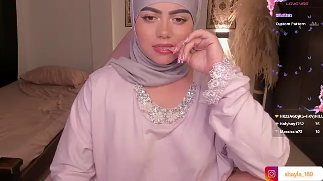 Snapshot of shayla_18 chatting on March 11, 2025, 12:00 am shayla 18 online show from March 11, 2025, 12:00 am