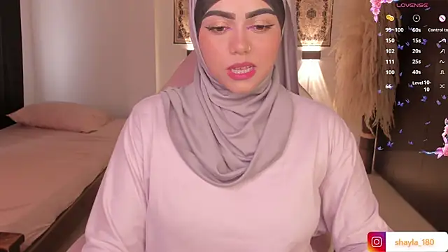 Snapshot of shayla_18 chatting on March 20, 2025, 8:51 pm shayla 18 online show from March 20, 2025, 8:51 pm