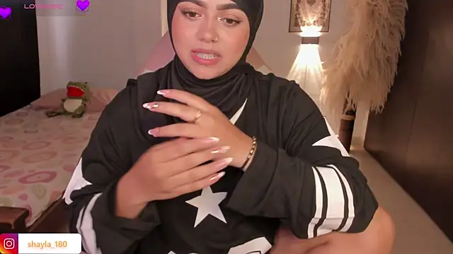 Snapshot of shayla_18 chatting on October 6, 2025, 8:17 pm shayla 18 online show from October 6, 2025, 8:17 pm