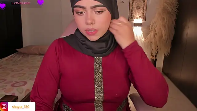 Snapshot of shayla_18 chatting on October 10, 2025, 3:38 am shayla 18 online show from October 10, 2025, 3:38 am