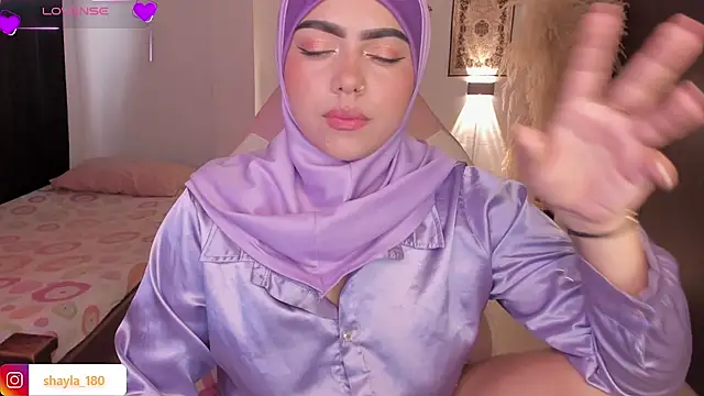 Snapshot of shayla_18 chatting on October 11, 2025, 7:34 pm shayla 18 online show from October 11, 2025, 7:34 pm