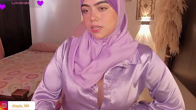 Snapshot of shayla_18 chatting on October 23, 2025, 8:18 pm shayla 18 online show from October 23, 2025, 8:18 pm