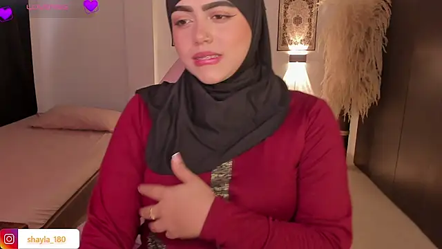 Snapshot of shayla_18 chatting on November 11, 2025, 9:15 pm shayla 18 online show from November 11, 2025, 9:15 pm