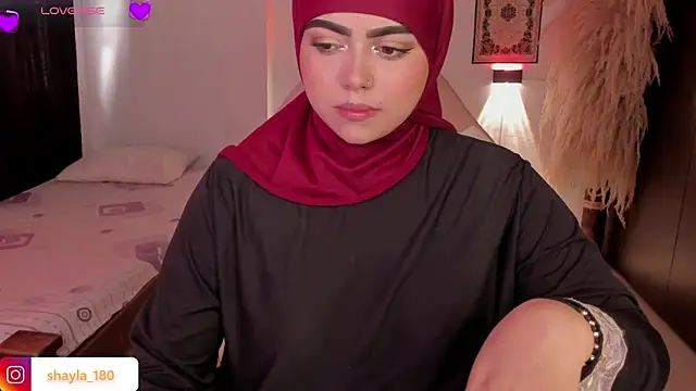 Snapshot of shayla_18 chatting on December 16, 2025, 7:52 pm shayla 18 online show from December 16, 2025, 7:52 pm