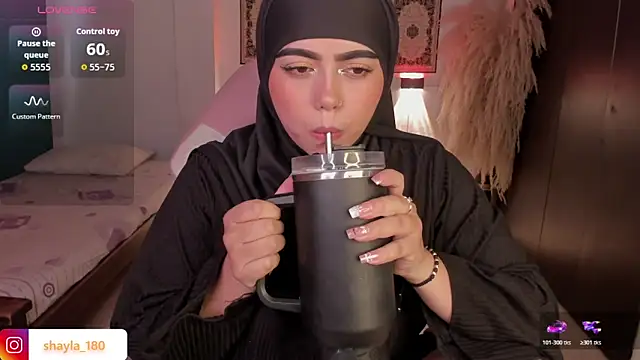 Snapshot of shayla_18 chatting on December 22, 2025, 8:28 pm shayla 18 online show from December 22, 2025, 8:28 pm