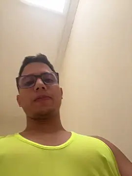 Snapshot of xTommy_Steigerx chatting on October 5, 2025, 9:34 pm xTommy Steigerx online show from October 5, 2025, 9:34 pm