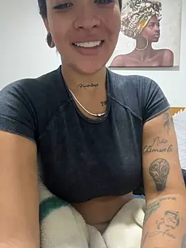 Snapshot of HannahW_ chatting on December 28, 2024, 11:26 pm HannahW online show from December 28, 2024, 11:26 pm