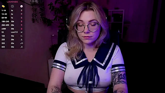 RemyCute online show from December 3, 2024, 7:44 pm