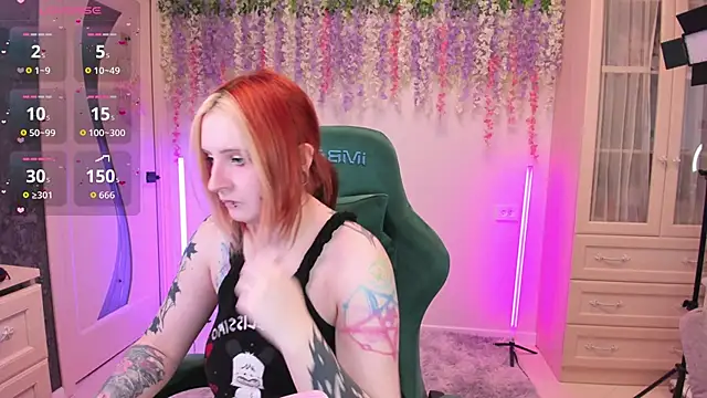 EmmyBunny online show from April 18, 2026, 2:43 pm