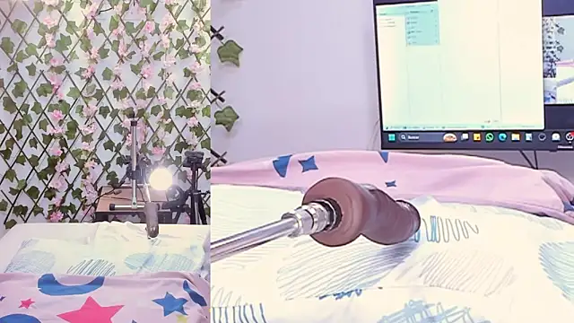 Snapshot of Aleska_James chatting on October 7, 2025, 12:35 pm Aleska James online show from October 7, 2025, 12:35 pm