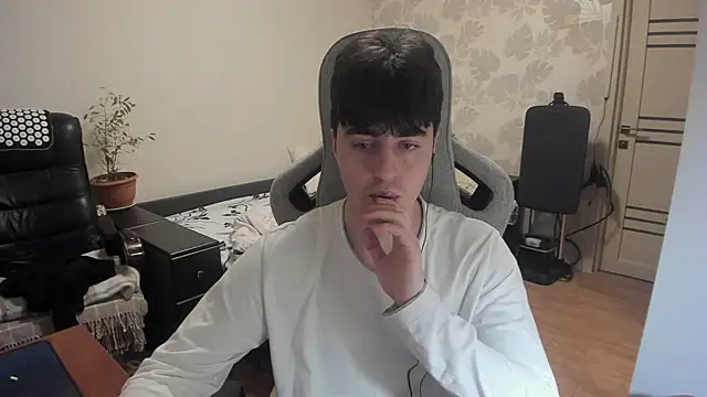 Snapshot of Knuckles17 chatting on December 14, 2025, 6:08 am Knuckles17 online show from December 14, 2025, 6:08 am