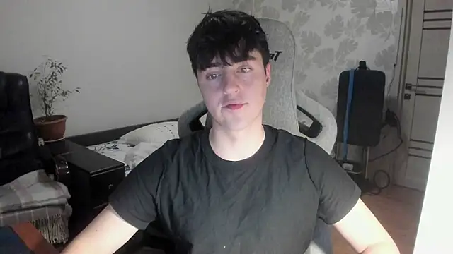 Snapshot of Knuckles17 chatting on December 18, 2025, 2:50 am Knuckles17 online show from December 18, 2025, 2:50 am