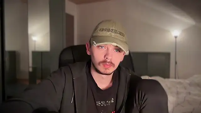 naked psy online show from January 19, 2025, 6:21 pm