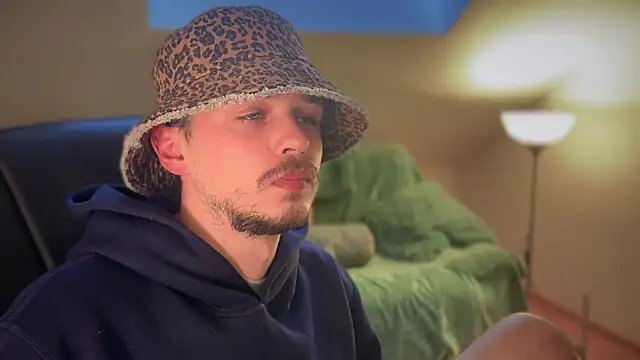 naked psy online show from March 13, 2025, 11:41 am