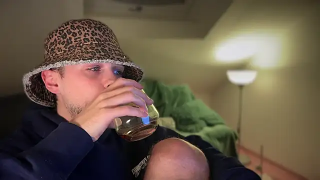 naked psy online show from March 13, 2025, 5:50 pm