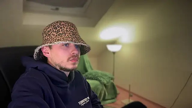 naked psy online show from March 15, 2025, 10:44 pm