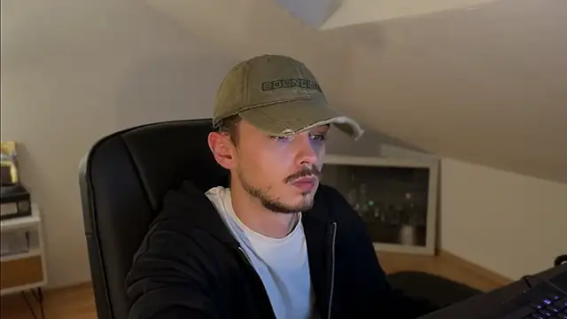 naked psy online show from October 30, 2025, 2:13 am