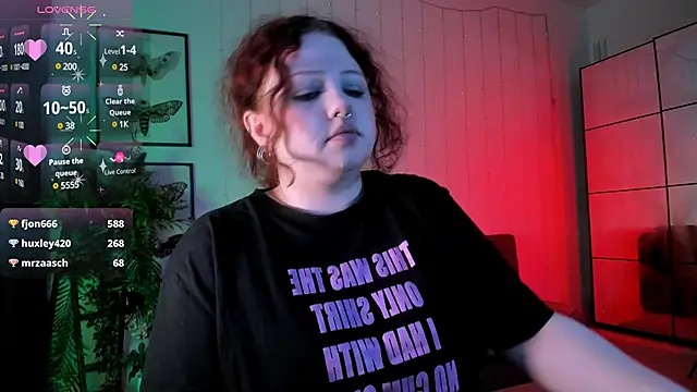 Snapshot of bitchofsun_ chatting on January 27, 2025, 5:37 pm bitchofsun  online show from January 27, 2025, 5:37 pm