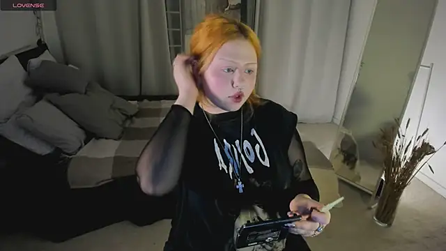 Snapshot of bitchofsun_ chatting on October 16, 2025, 4:52 pm bitchofsun  online show from October 16, 2025, 4:52 pm