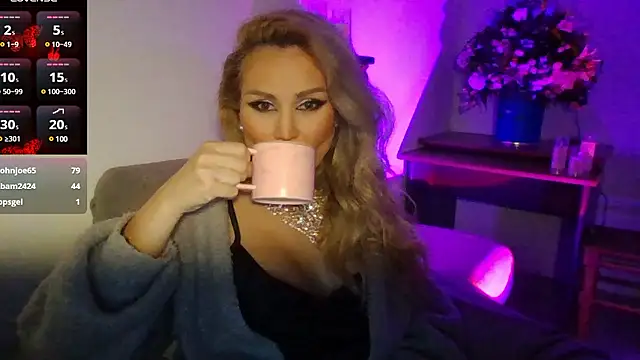 Snapshot of Radmila_Queen_ chatting on December 4, 2024, 5:33 pm Radmila Queen online show from December 4, 2024, 5:33 pm