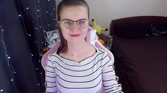 MissBrightShine online show from February 7, 2025, 4:14 pm