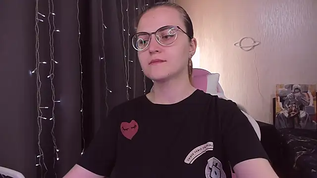 MissBrightShine online show from October 9, 2025, 6:44 am