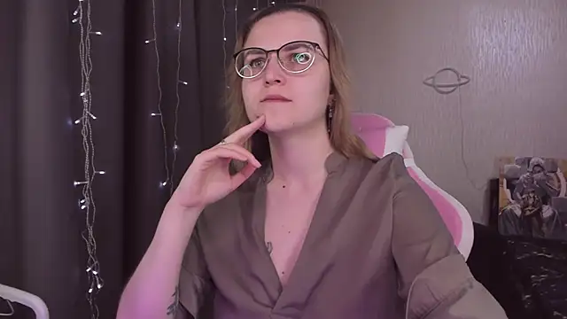 MissBrightShine online show from October 23, 2025, 10:47 am