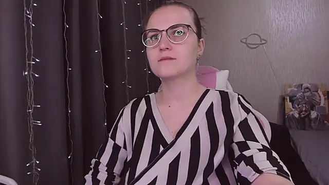 MissBrightShine online show from November 6, 2025, 10:05 am