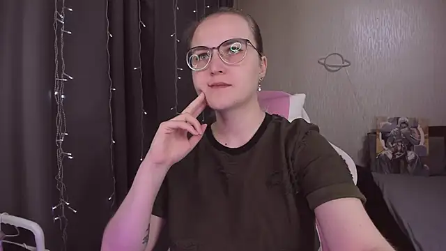 MissBrightShine online show from November 18, 2025, 10:31 am