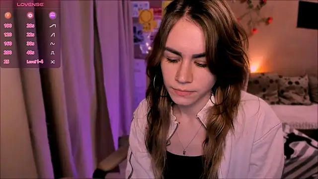 Snapshot of _selectrra chatting on February 4, 2026, 7:31 pm selectrra online show from February 4, 2026, 7:31 pm